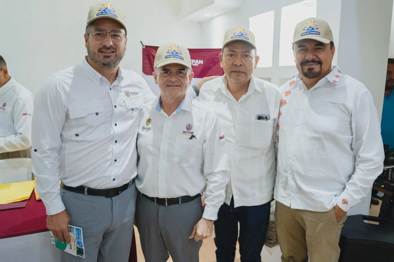 Integrantes de la comunidad de Guías de Turistas de Veracruz